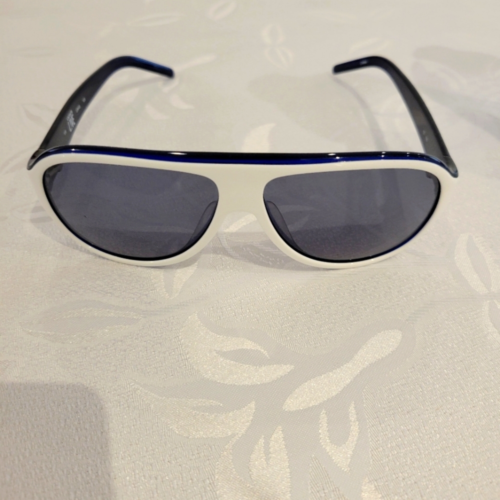 LACOSTE  White Frame Sunglasses with Blue Trim NEW - Picture 4 of 6